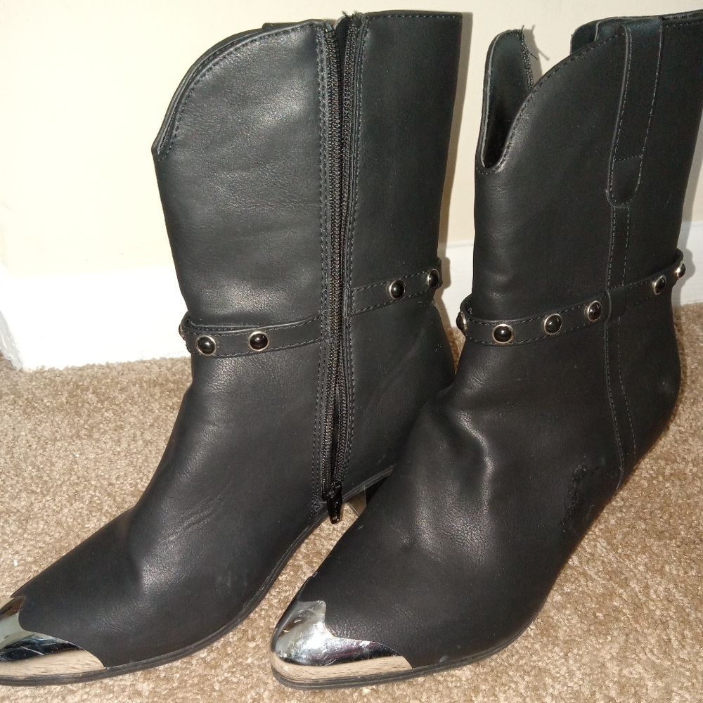 Womens Black short style boots